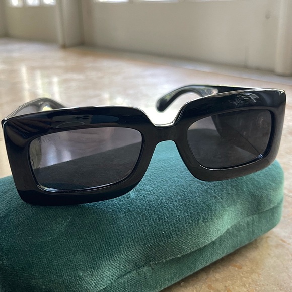 Gucci Oversized Rectangular Acetate Sunglasses GG0811S 001 Black - Picture 9 of 10
